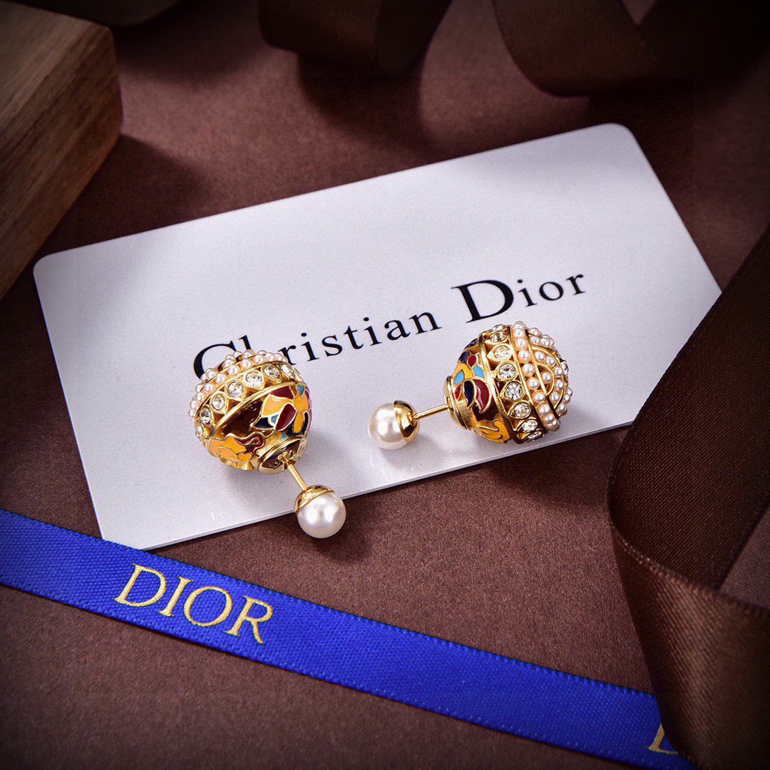 ❤️迪奥 新款👼一线大牌都爱的Dior·迪奥 新品蜜蜂耳环 金属质感逆袭版字母潮范儿抢风头  完全胜任现