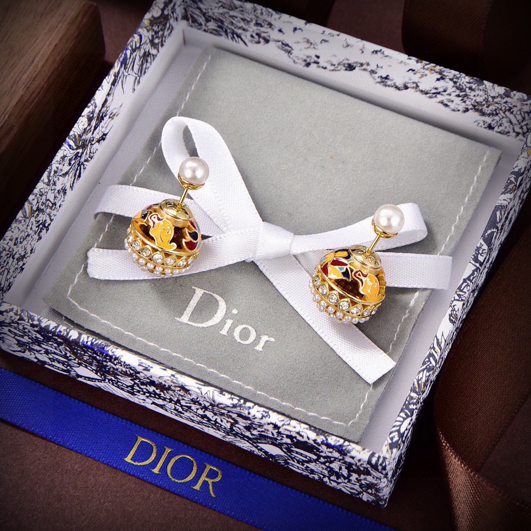 ❤️迪奥 新款👼一线大牌都爱的Dior·迪奥 新品蜜蜂耳环 金属质感逆袭版字母潮范儿抢风头  完全胜任现