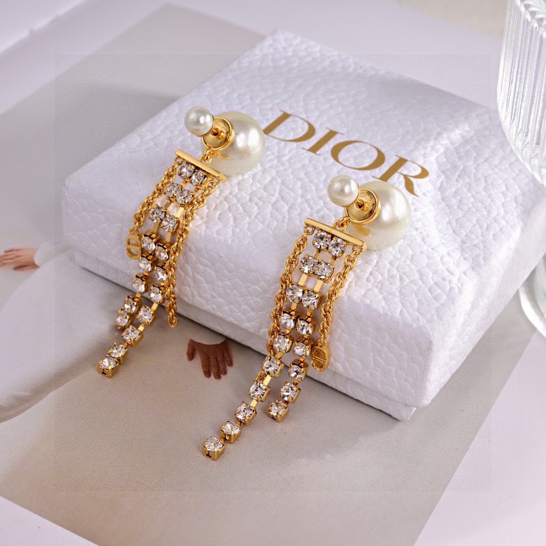 👌👌Dior 迪奥 耳钉 专柜新款上市 美得不要不要的 唯美 浪漫 人手必备款 火爆小红书 精选专柜🆕一