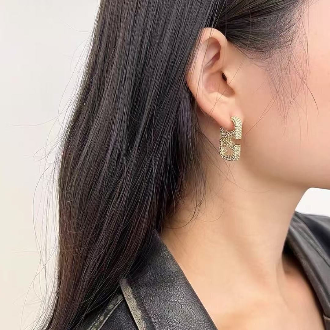 ❤️Valentino 华伦天奴 耳环💫重磅新品火爆网络来了 简约大方  时尚百搭✅ 金色耳钉🌟专柜一致