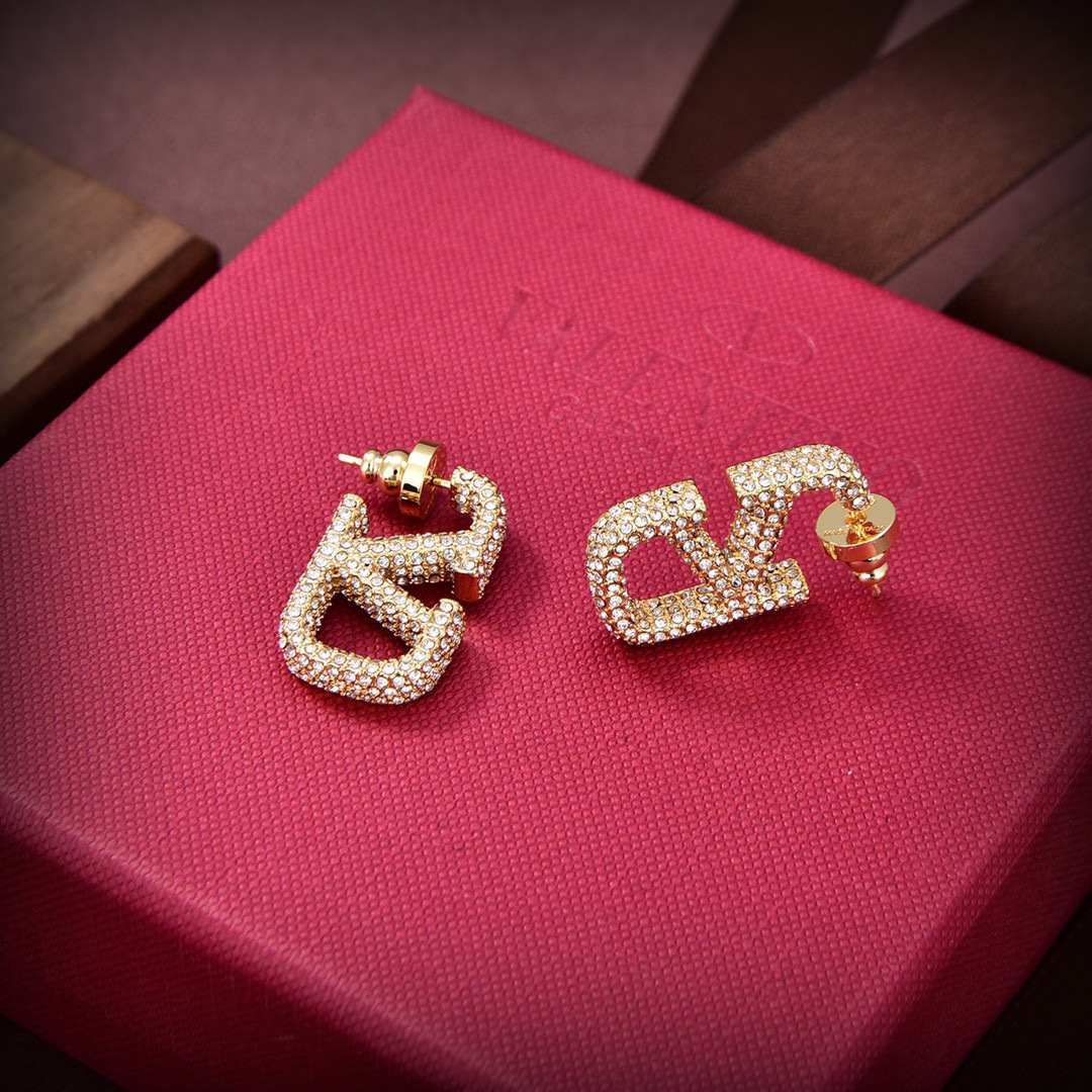 ❤️Valentino 华伦天奴 耳环💫重磅新品火爆网络来了 简约大方  时尚百搭✅ 金色耳钉🌟专柜一致