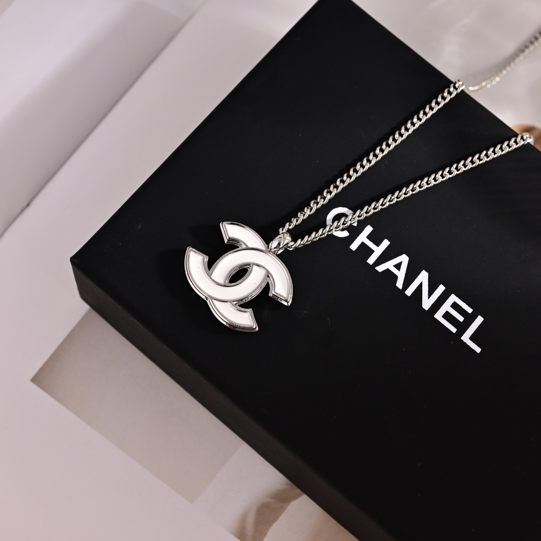 项链 耳钉👌专柜🆕打版 小香 CHANEL 项链耳钉😍优雅大方精工设计   雕刻 非常修饰脸型    青