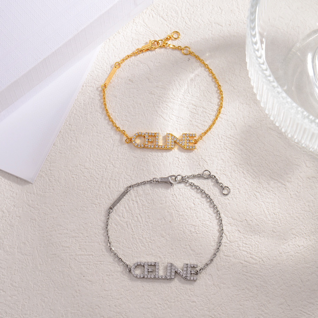 ❤️❤️Celine 新款手链 与众不同的设计 个性十足 颠覆你对传统耳环的印象 使其魅力爆灯