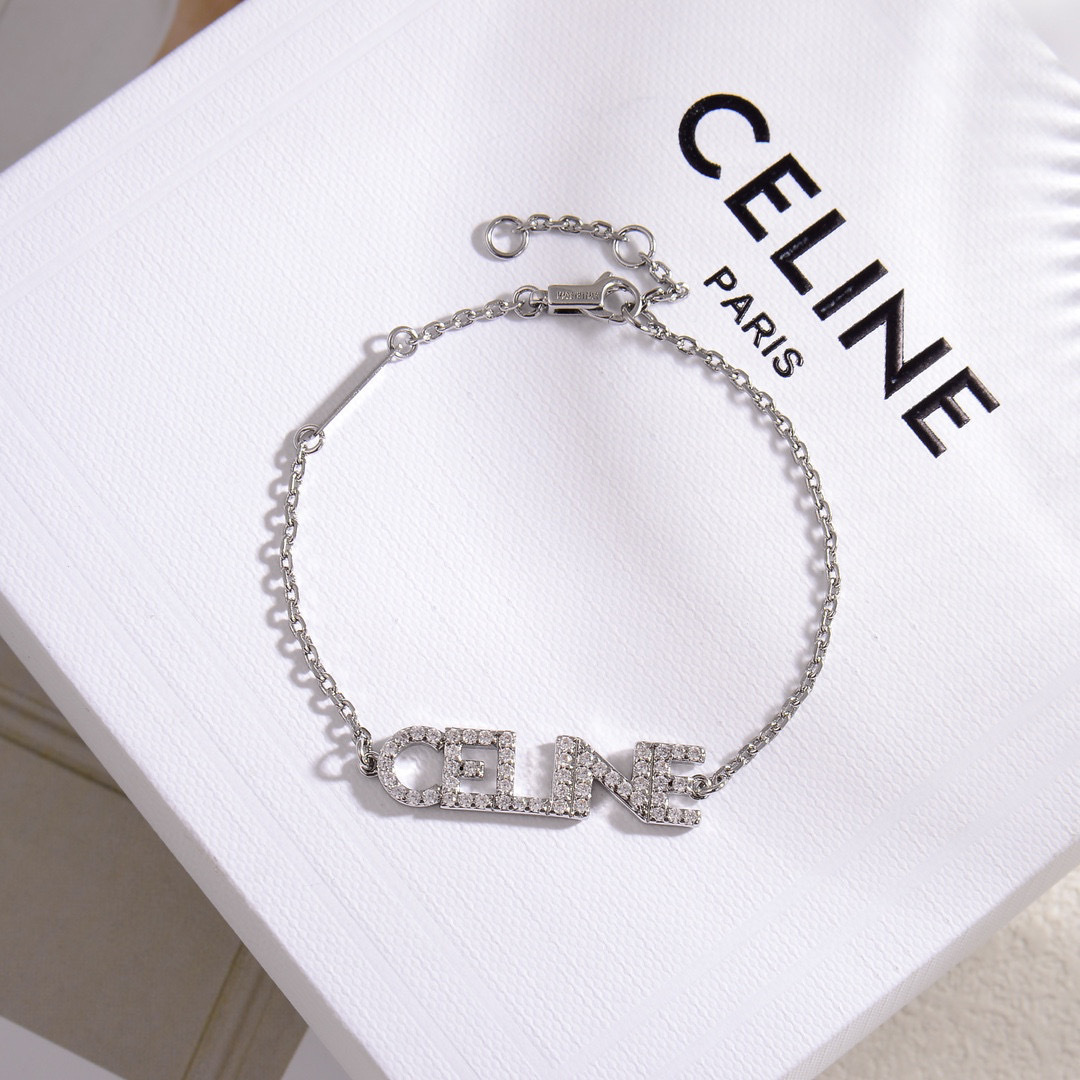 ❤️❤️Celine 新款手链 与众不同的设计 个性十足 颠覆你对传统耳环的印象 使其魅力爆灯