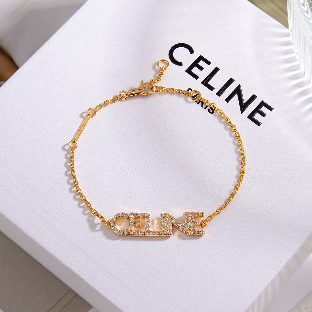 ❤️❤️Celine 新款手链 与众不同的设计 个性十足 颠覆你对传统耳环的印象 使其魅力爆灯