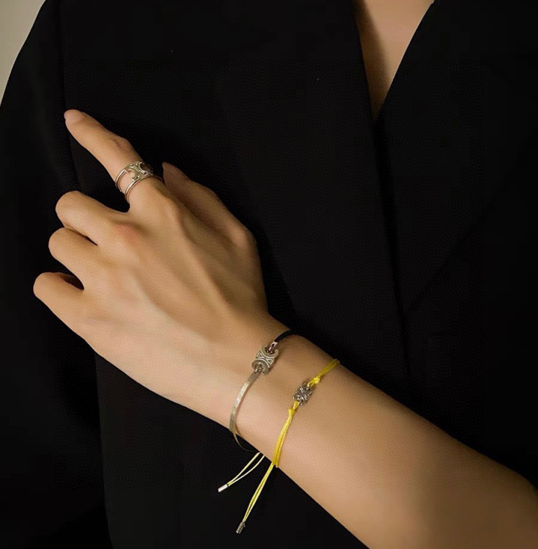 Celine 新款PRECLOUS新品手环 ❤️简单时尚手链🌟专柜一致黄铜材质电镀18k金 火爆款出货 