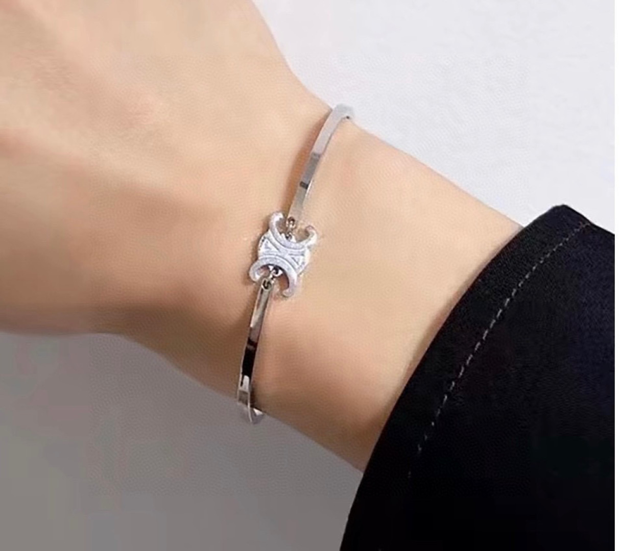 Celine 新款PRECLOUS新品手环 ❤️简单时尚手链🌟专柜一致黄铜材质电镀18k金 火爆款出货 