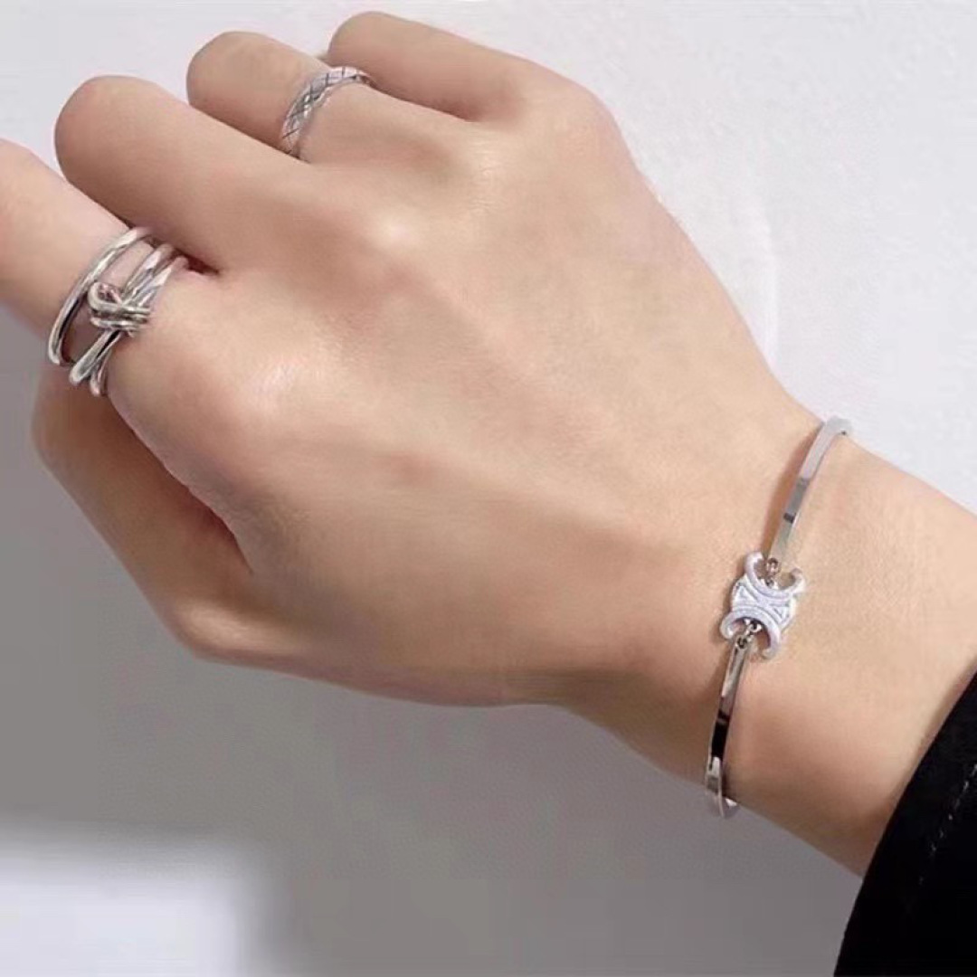 Celine 新款PRECLOUS新品手环 ❤️简单时尚手链🌟专柜一致黄铜材质电镀18k金 火爆款出货 