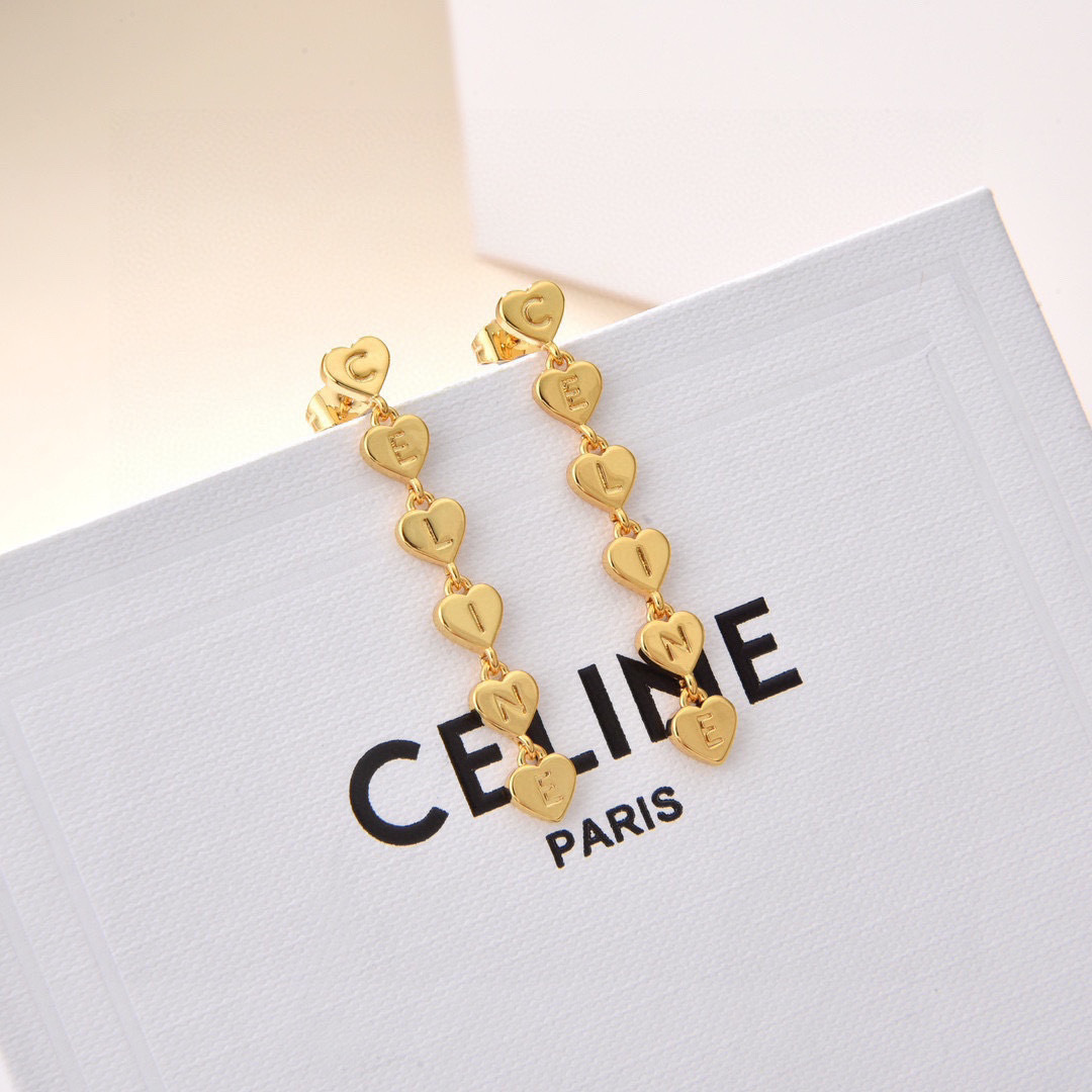 项链手链耳环 ❤️Celine 新款套装👄❤️与众不同的设计 个性十足 颠覆你对传统耳环的印象 使其魅力