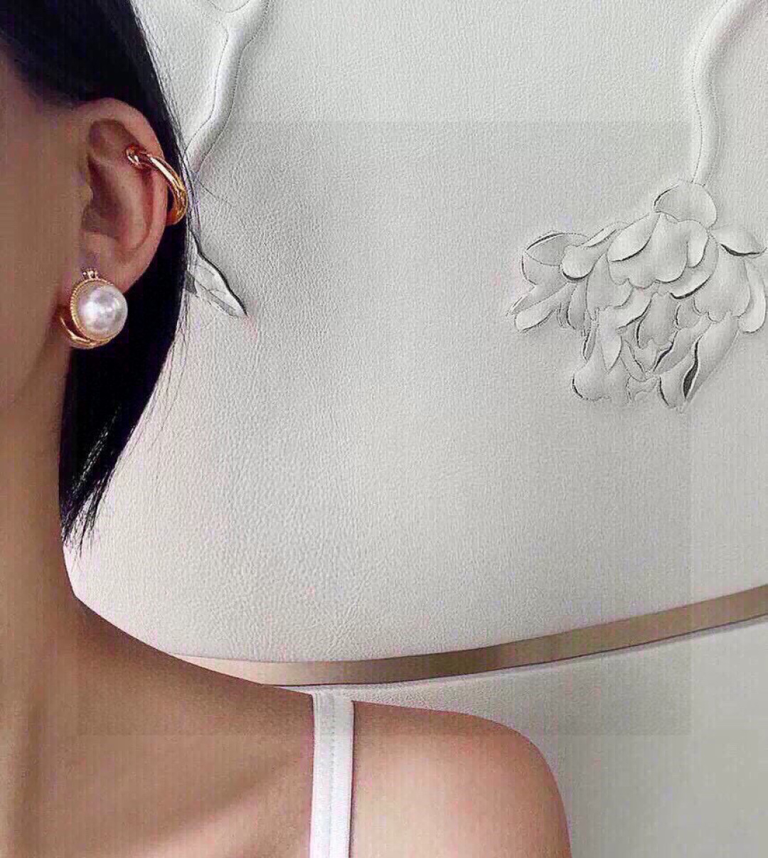 ❤️Celine 新款珍珠耳钉 与众不同的设计 个性十足 颠覆你对传统耳环的印象 使其魅力爆灯