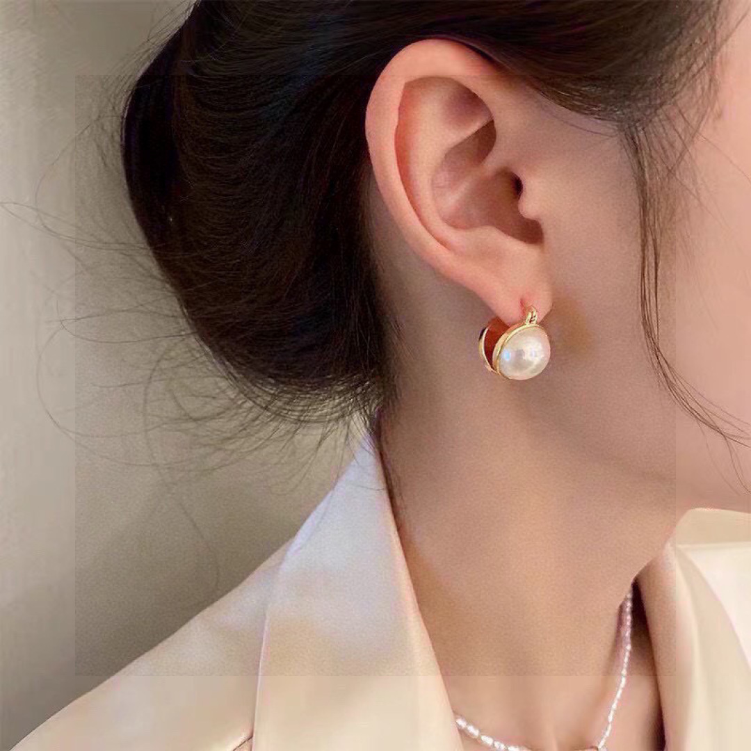 ❤️Celine 新款珍珠耳钉 与众不同的设计 个性十足 颠覆你对传统耳环的印象 使其魅力爆灯
