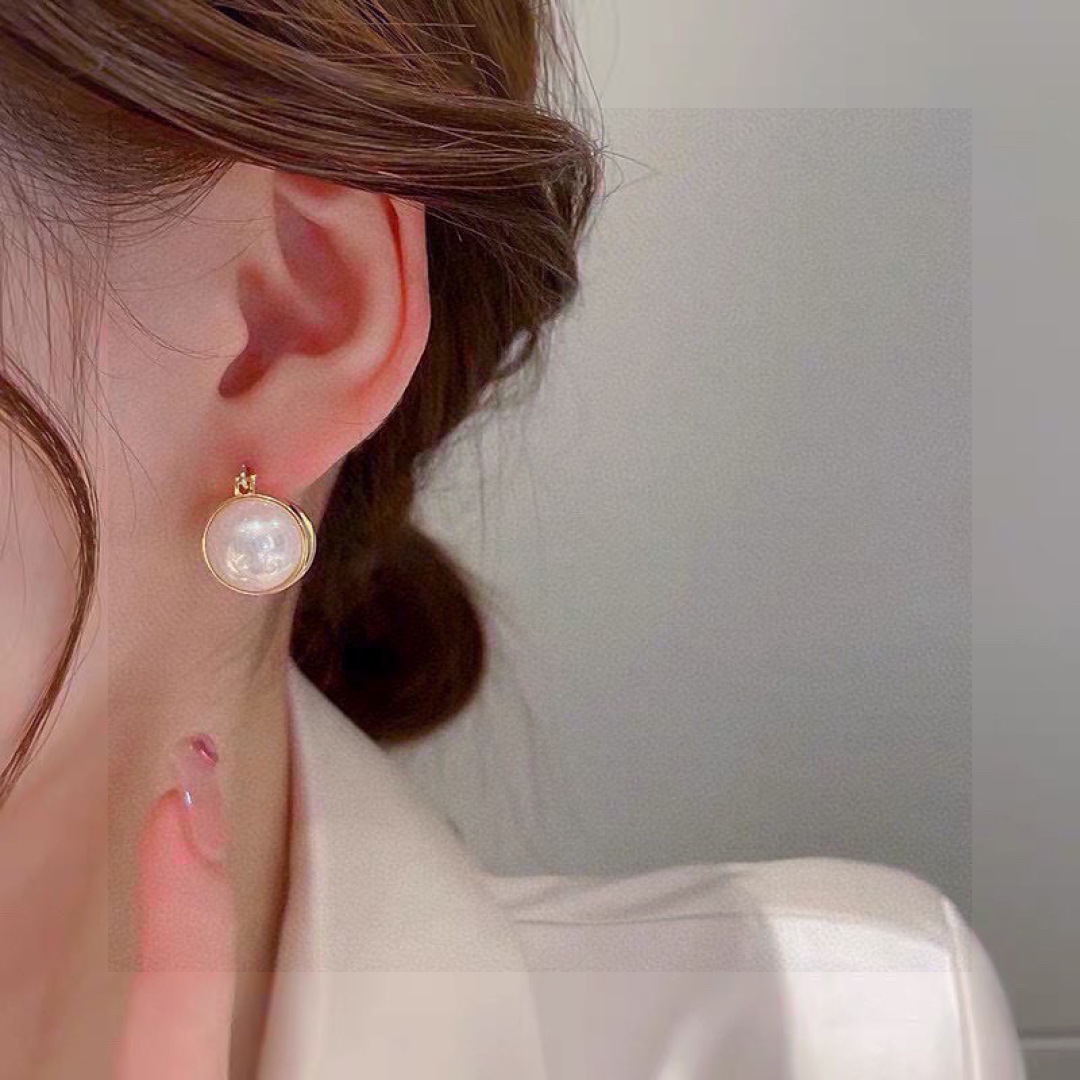 ❤️Celine 新款珍珠耳钉 与众不同的设计 个性十足 颠覆你对传统耳环的印象 使其魅力爆灯