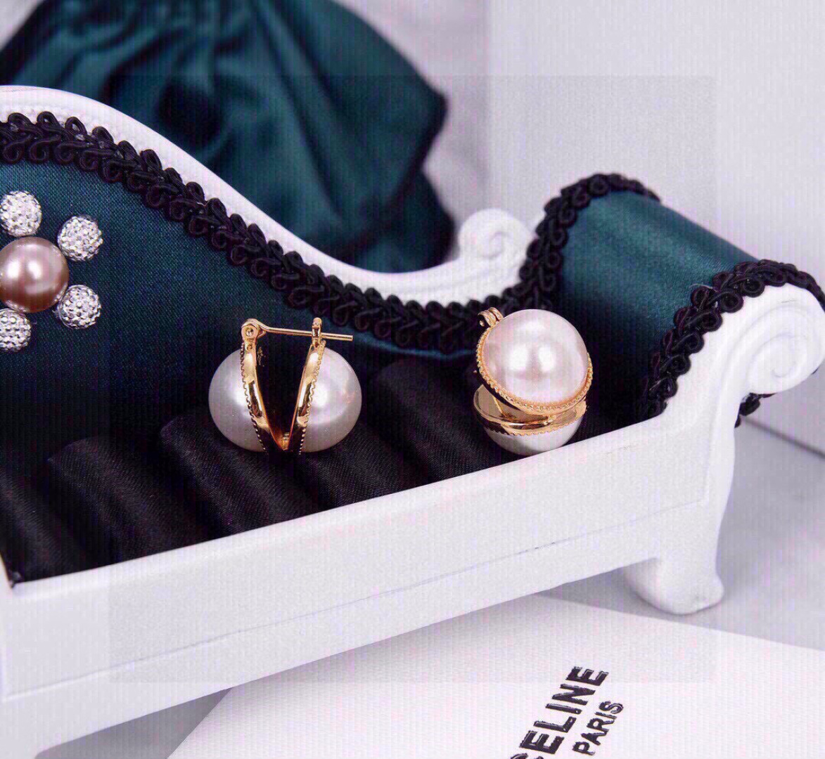 ❤️Celine 新款珍珠耳钉 与众不同的设计 个性十足 颠覆你对传统耳环的印象 使其魅力爆灯