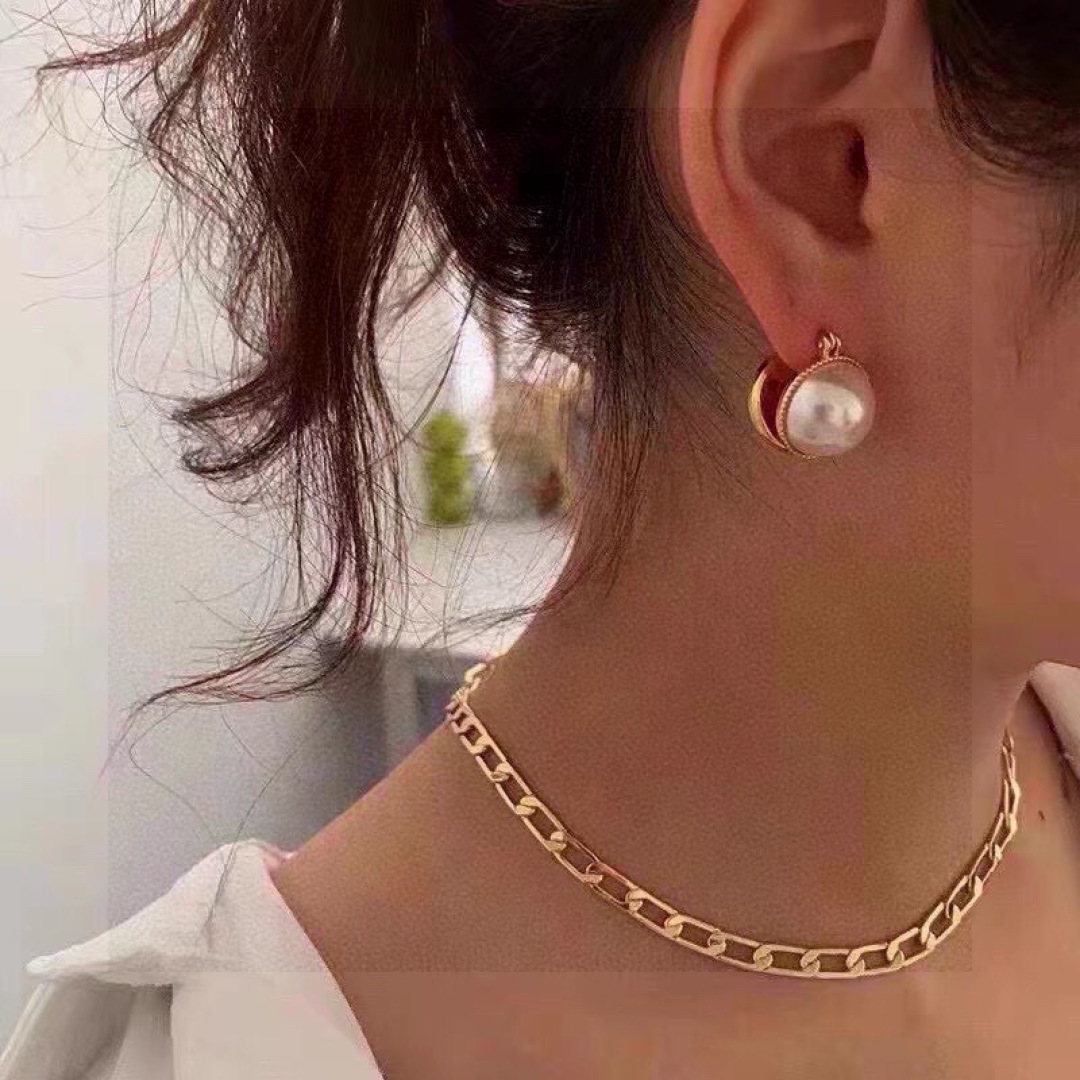❤️Celine 新款珍珠耳钉 与众不同的设计 个性十足 颠覆你对传统耳环的印象 使其魅力爆灯