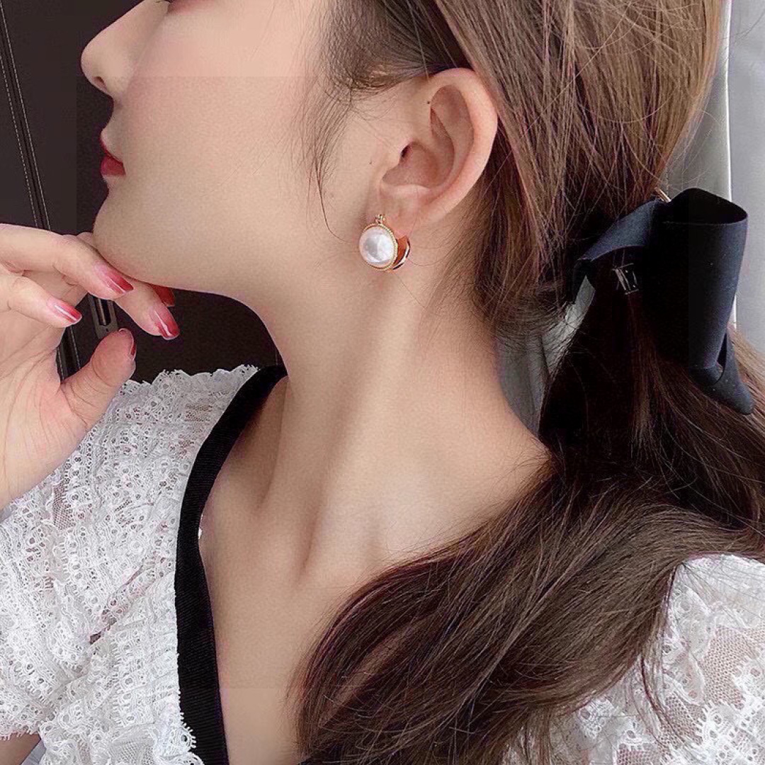 ❤️Celine 新款珍珠耳钉 与众不同的设计 个性十足 颠覆你对传统耳环的印象 使其魅力爆灯