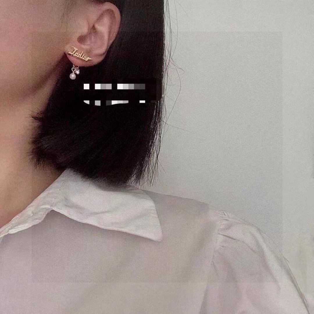 耳钉项链❤️新品❗☀原单货 ☀新款JADIOR迪奥字母套装☀专柜一致黄铜材质 超级有质感