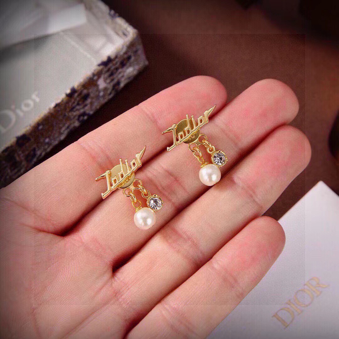 耳钉项链❤️新品❗☀原单货 ☀新款JADIOR迪奥字母套装☀专柜一致黄铜材质 超级有质感