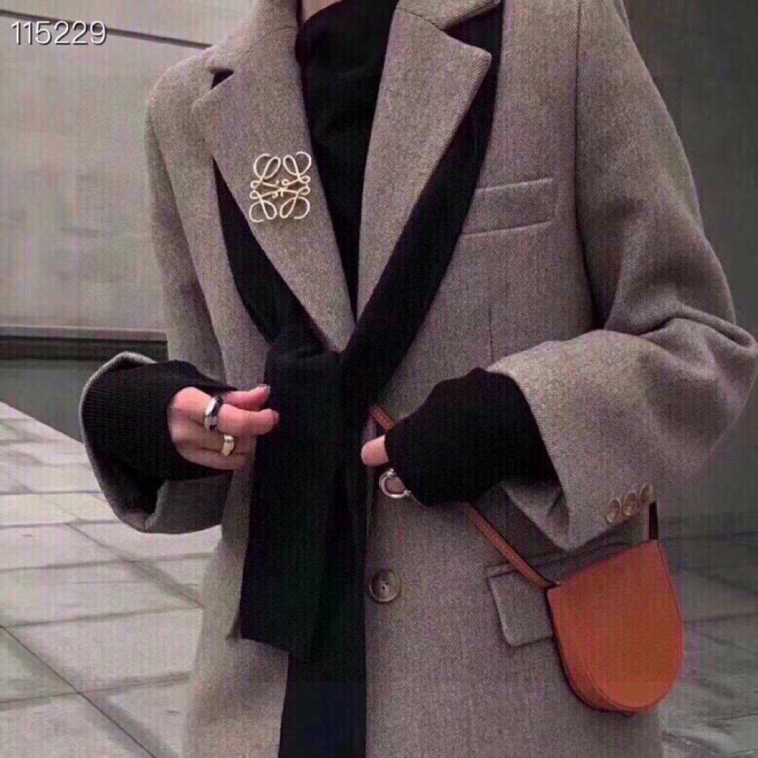 ❤️❤️❤️LOEW* 罗 意 威 标志胸针 经典LOEW* AnagramLOGO设计 简约大气 优雅