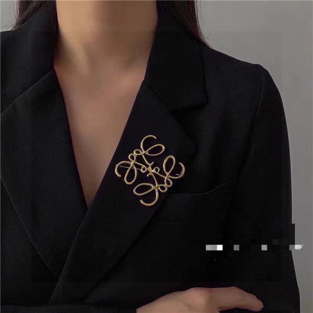 ❤️❤️❤️LOEW* 罗 意 威 标志胸针 经典LOEW* AnagramLOGO设计 简约大气 优雅