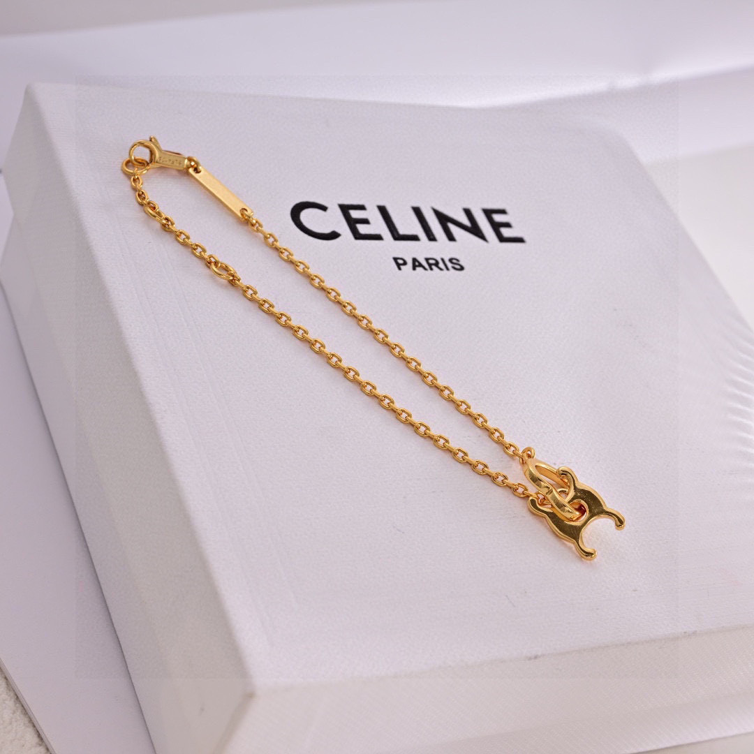 项链手链耳环 ❤️❤️Celine 新款套装👄❤️与众不同的设计 个性十足 颠覆你对传统耳环的印象 使其