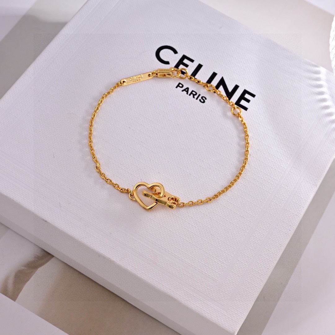 项链手链耳环 ❤️❤️Celine 新款套装👄❤️与众不同的设计 个性十足 颠覆你对传统耳环的印象 使其