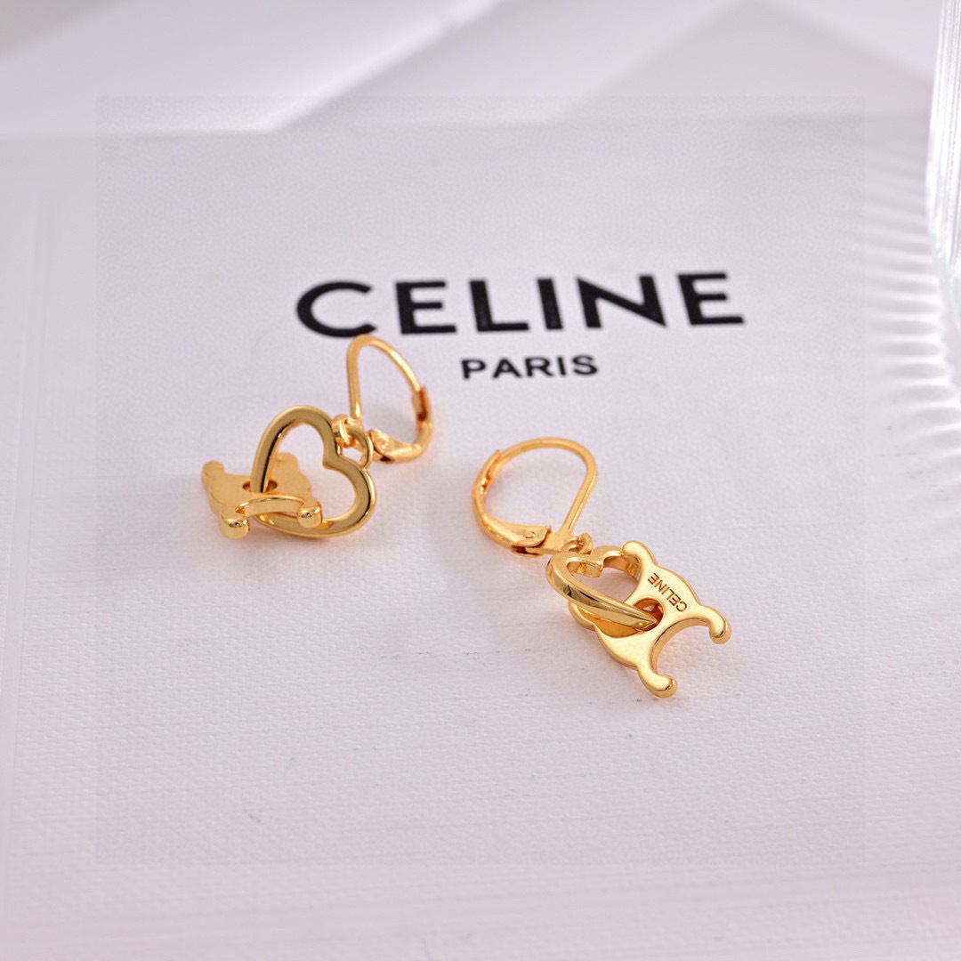 项链手链耳环 ❤️❤️Celine 新款套装👄❤️与众不同的设计 个性十足 颠覆你对传统耳环的印象 使其
