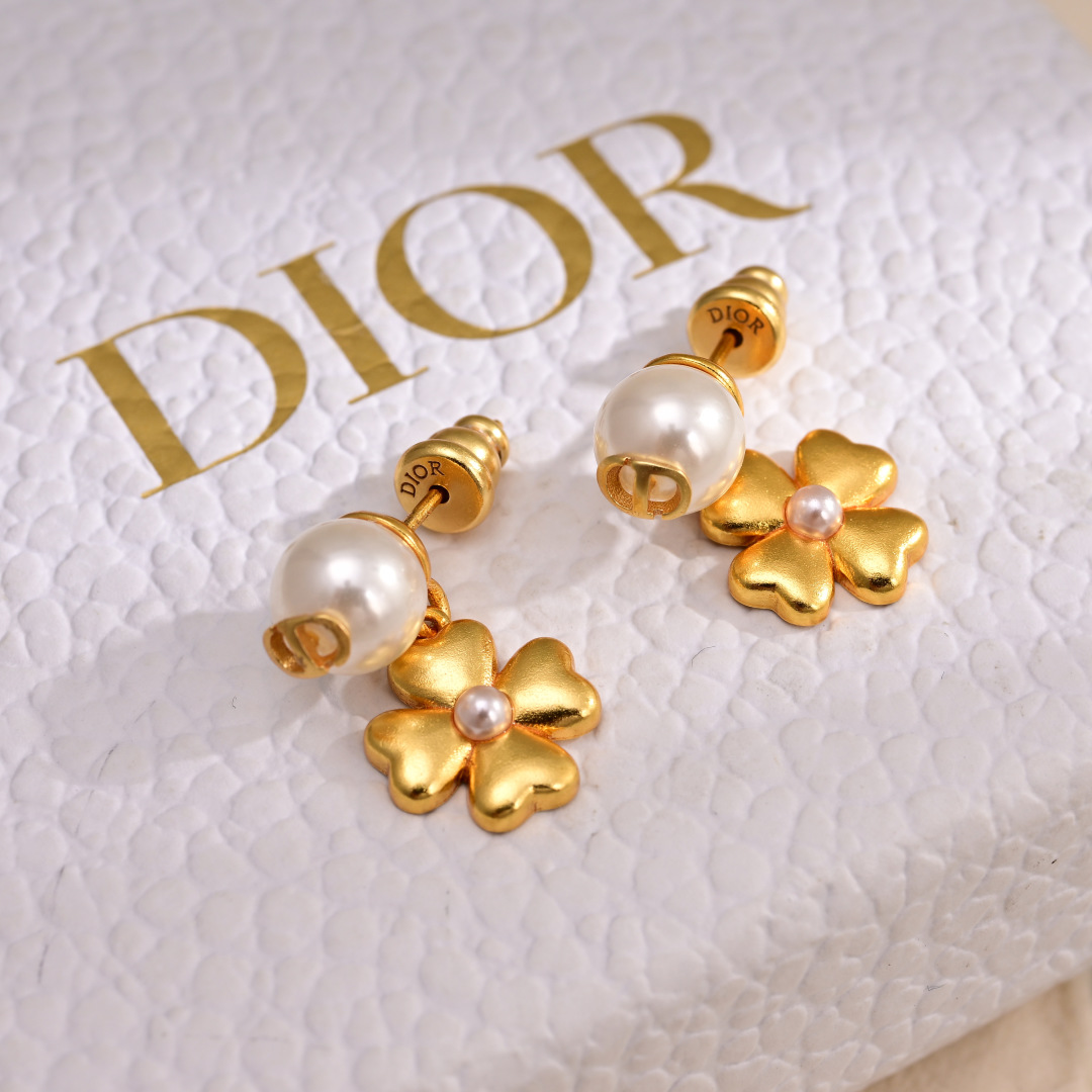 👌👌Dior 迪奥 四叶草耳环 专柜新款上市 美得不要不要的 唯美 浪漫 人手必备款 火爆小红书 精选专