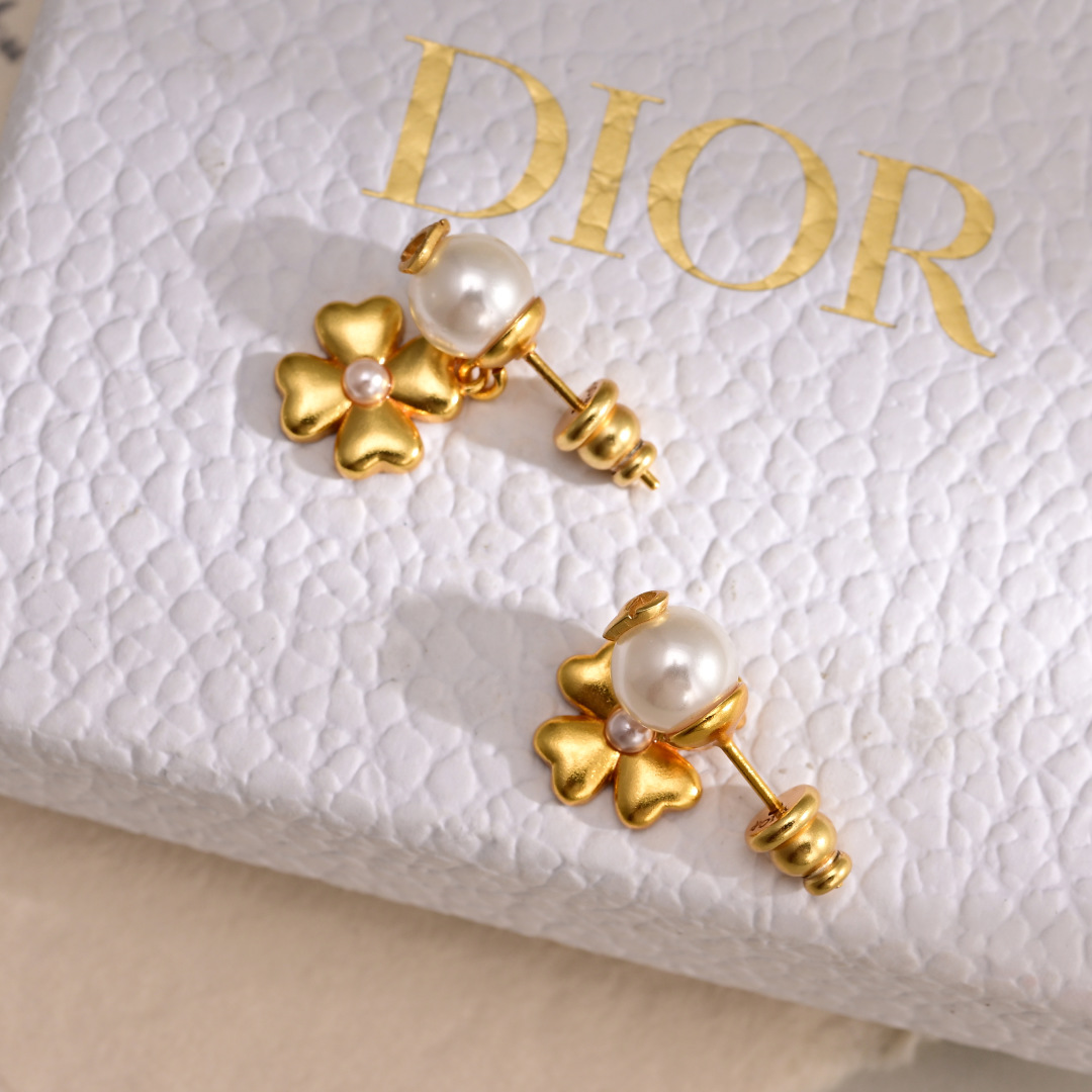👌👌Dior 迪奥 四叶草耳环 专柜新款上市 美得不要不要的 唯美 浪漫 人手必备款 火爆小红书 精选专