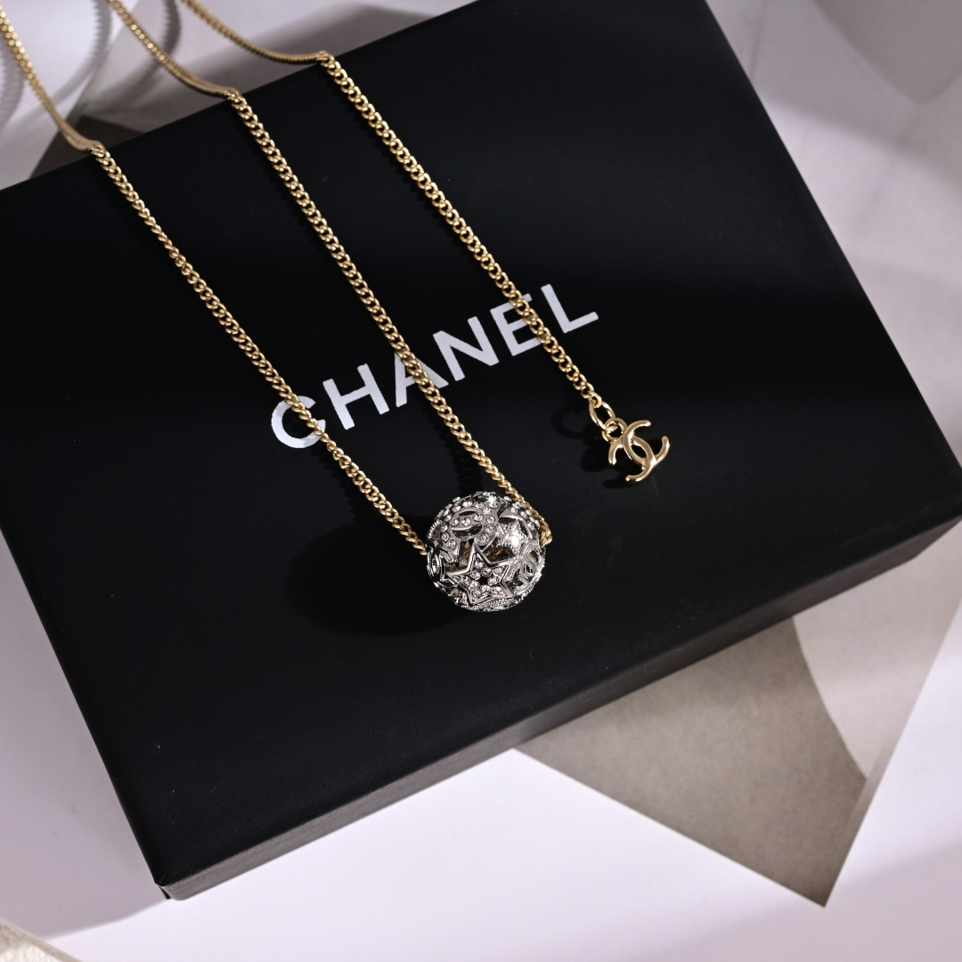 项链耳环👌专柜🆕打版 小香 CHANEL 套装😍优雅大方精工设计   雕刻 非常修饰脸型    青春活力