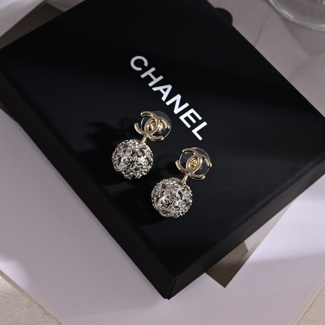项链耳环👌专柜🆕打版 小香 CHANEL 套装😍优雅大方精工设计   雕刻 非常修饰脸型    青春活力