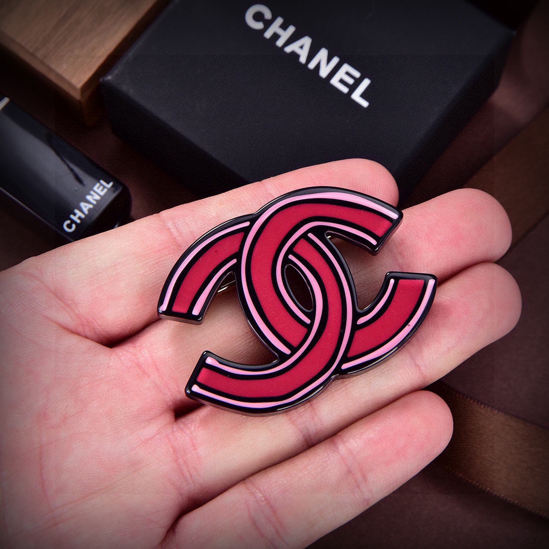 👌专柜🆕打版 小香 CHANEL胸针 优雅大方精工设计   雕刻 非常修饰脸型    青春活力    看