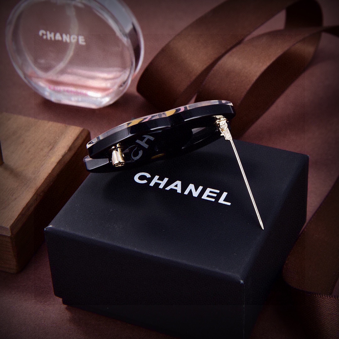 👌专柜🆕打版 小香 CHANEL胸针 优雅大方精工设计   雕刻 非常修饰脸型    青春活力    看
