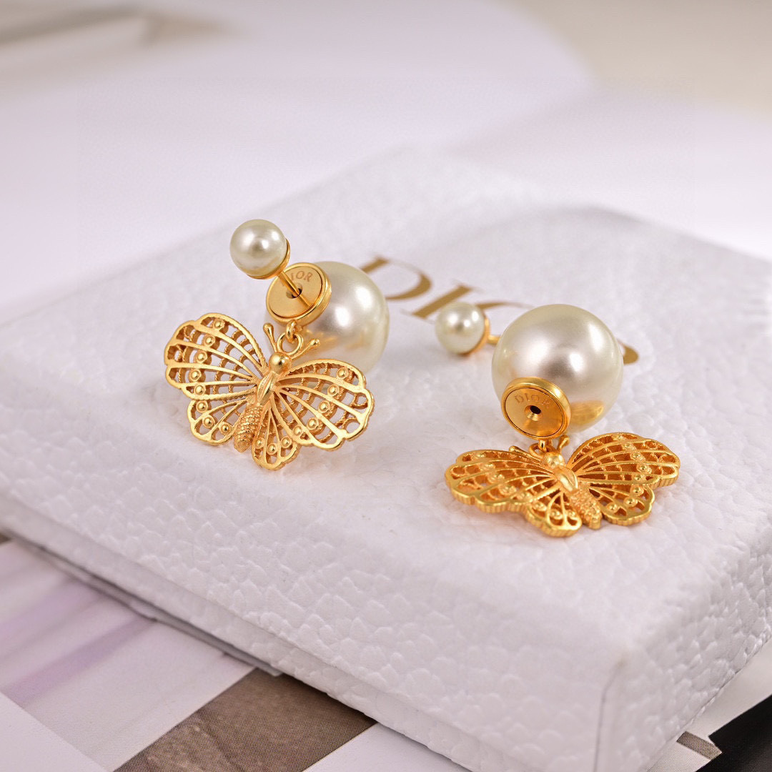 ❤️迪奥 新款👼一线大牌都爱的Dior·迪奥 新品字母耳环 金属质感逆袭版字母潮范儿抢风头  完全胜任现