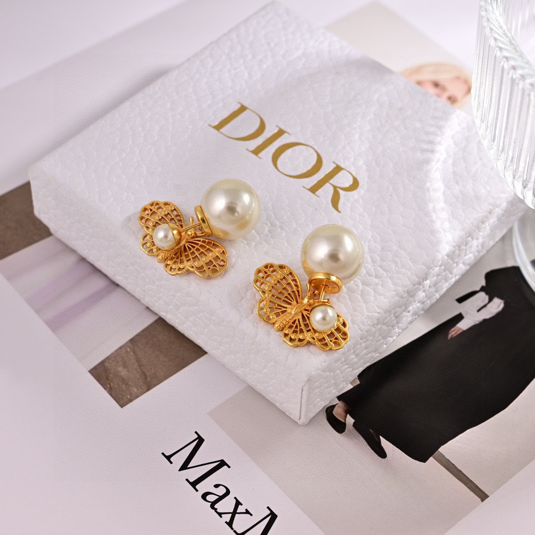 ❤️迪奥 新款👼一线大牌都爱的Dior·迪奥 新品字母耳环 金属质感逆袭版字母潮范儿抢风头  完全胜任现