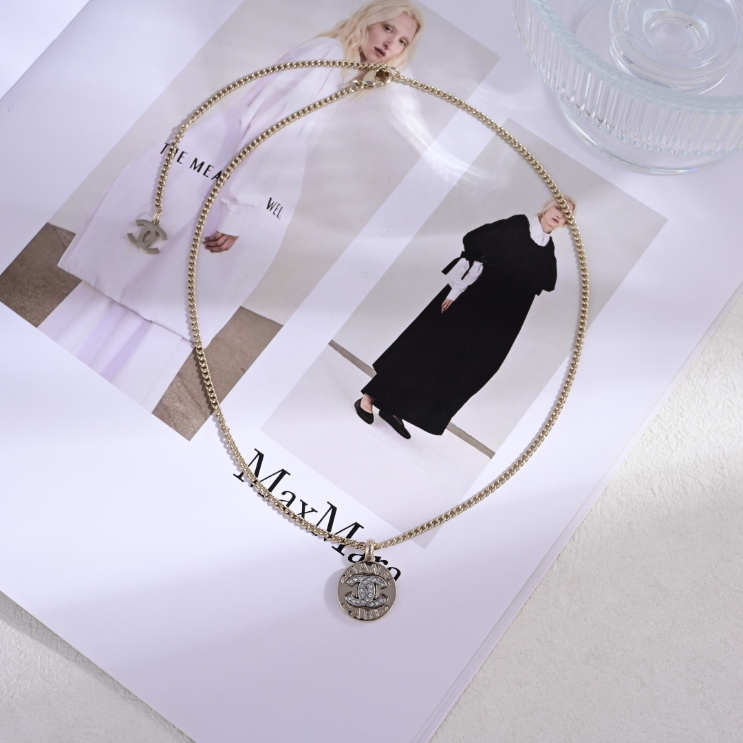 项链耳钉👌专柜🆕打版 小香 CHANEL 套装😍优雅大方精工设计   雕刻 非常修饰脸型    青春活力