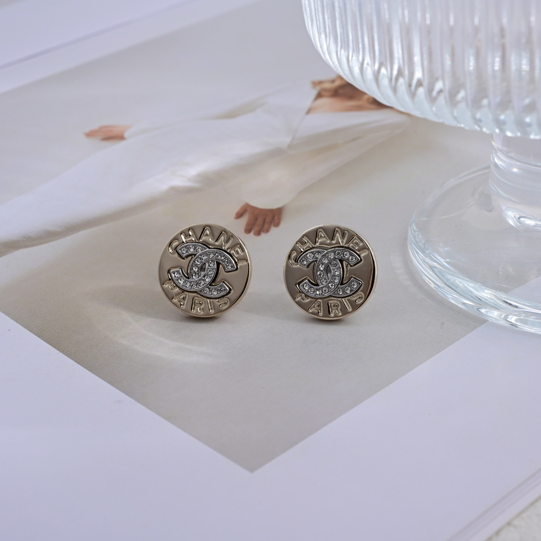 项链耳钉👌专柜🆕打版 小香 CHANEL 套装😍优雅大方精工设计   雕刻 非常修饰脸型    青春活力