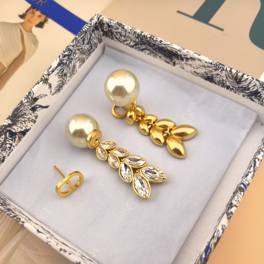 ❤️新品❗☀原单货 ☀新款JADIOR迪奥珍珠耳环❤️❤️专柜一致黄铜材质 超级有质感