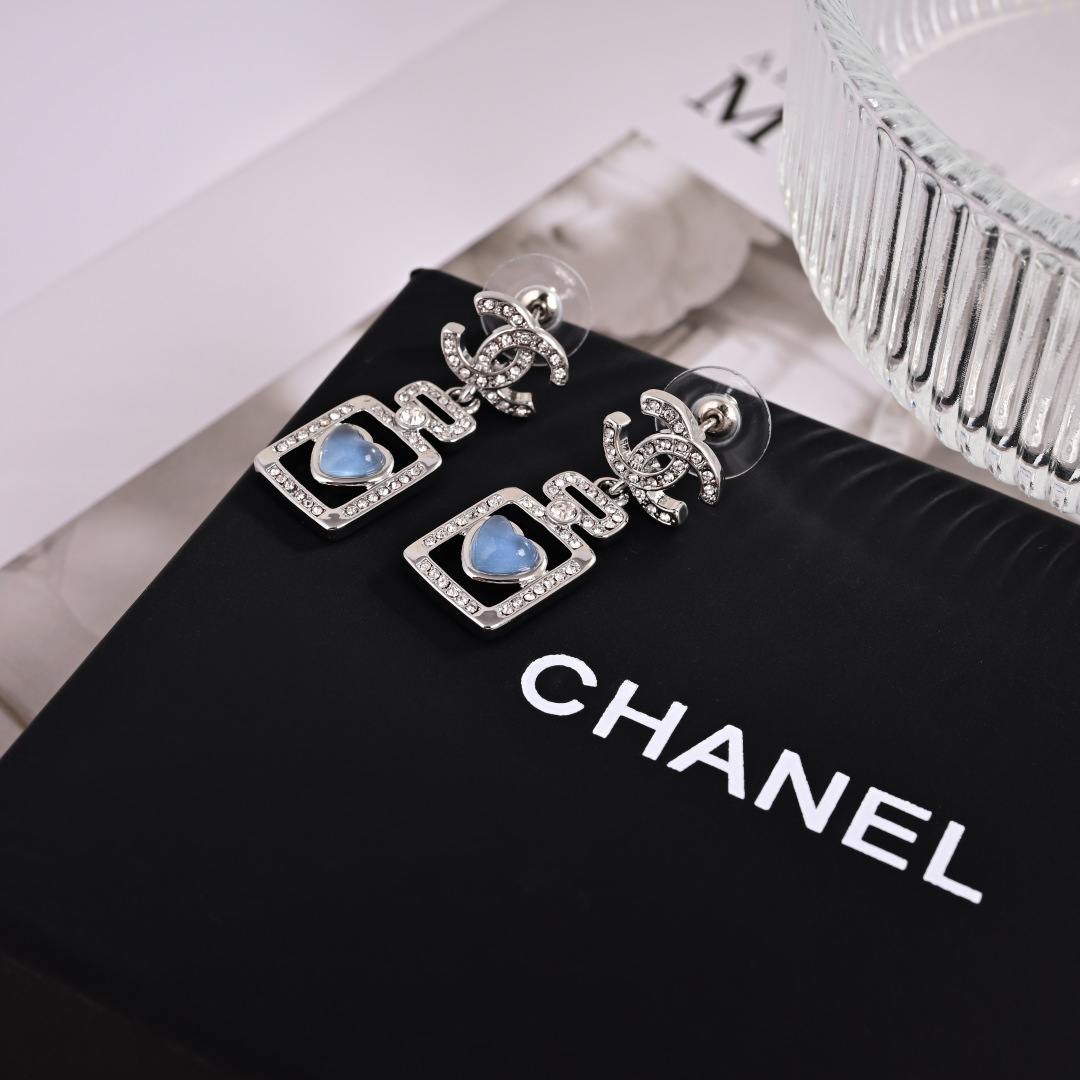  👌专柜🆕打版 小香 CHANEL 耳环😍优雅大方精工设计   雕刻 非常修饰脸型    青春活力   