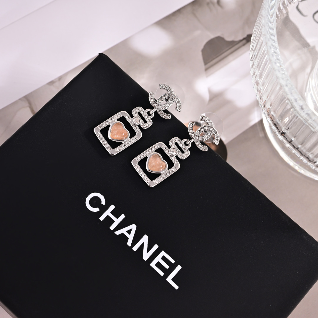  👌专柜🆕打版 小香 CHANEL 耳环😍优雅大方精工设计   雕刻 非常修饰脸型    青春活力   