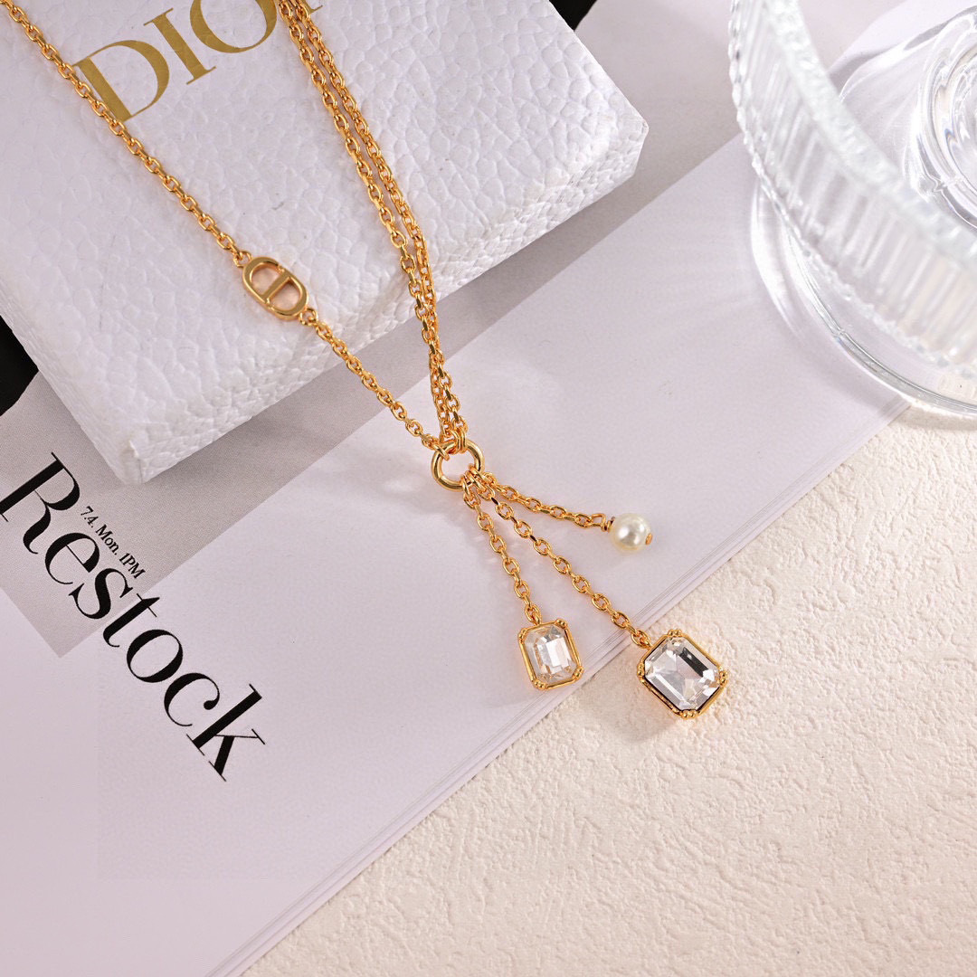 项链耳环❤️❤️迪奥 新款套装👼一线大牌都爱的Dior·迪奥 新品   金属质感逆袭版字母潮范儿抢风头 