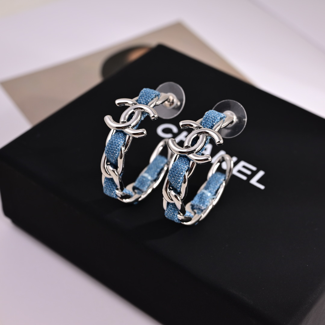 👌专柜🆕打版 小香 CHANEL 耳环😍优雅大方精工设计   雕刻 非常修饰脸型    青春活力    