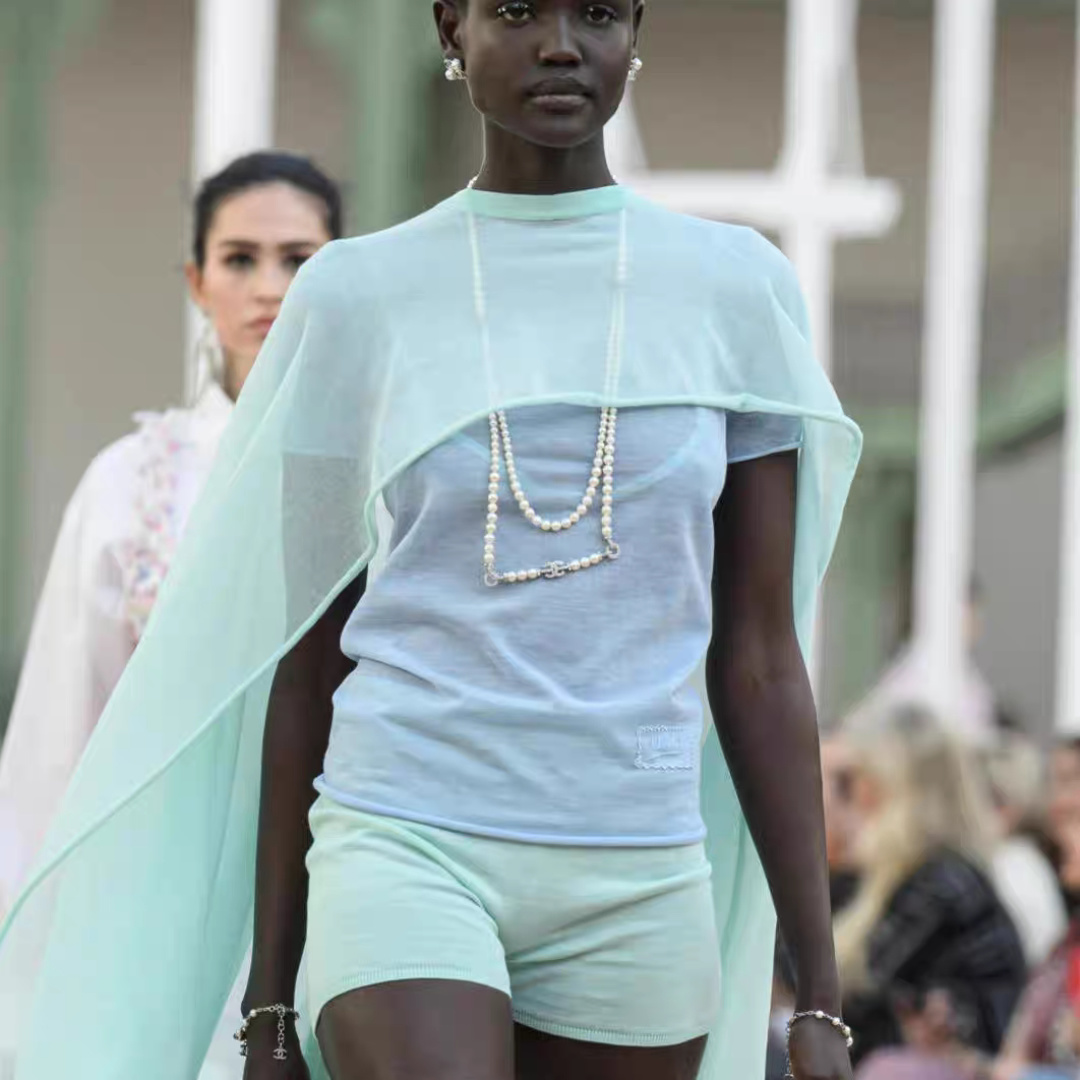  👌专柜🆕打版 小香 CHANEL 耳环😍优雅大方精工设计   雕刻 非常修饰脸型    青春活力   