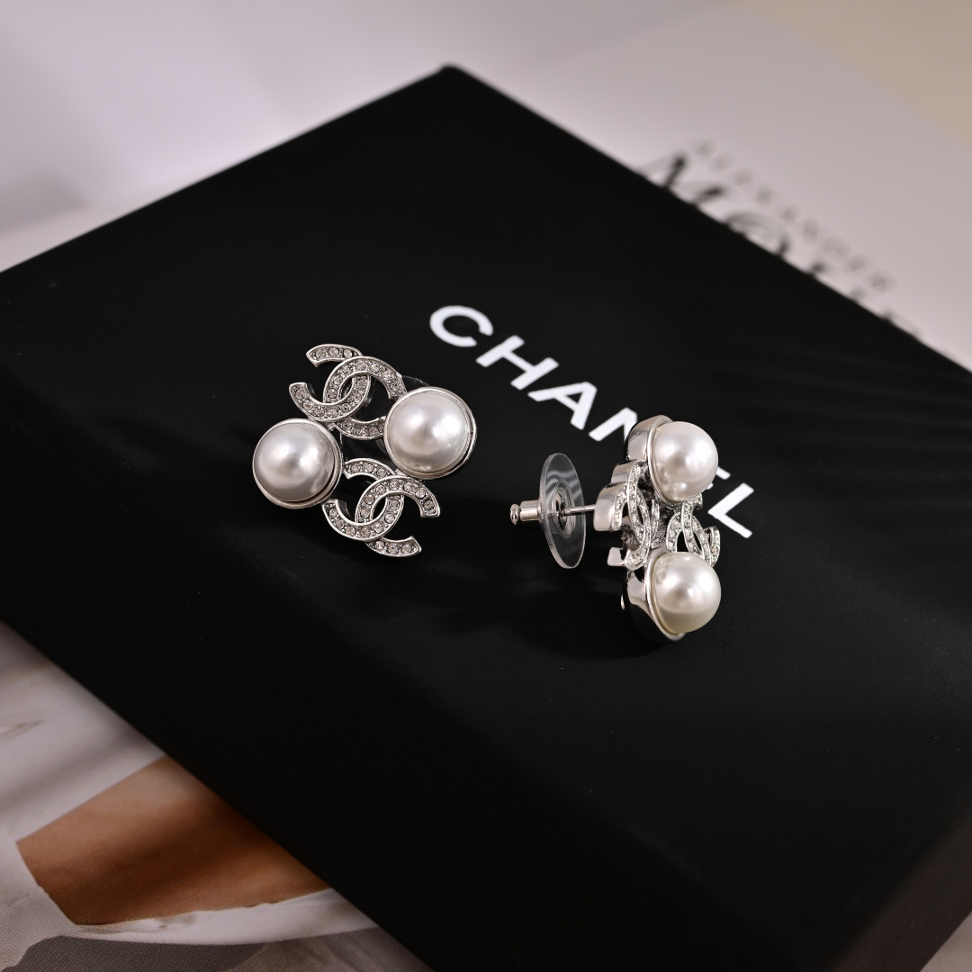  👌专柜🆕打版 小香 CHANEL 耳环😍优雅大方精工设计   雕刻 非常修饰脸型    青春活力   