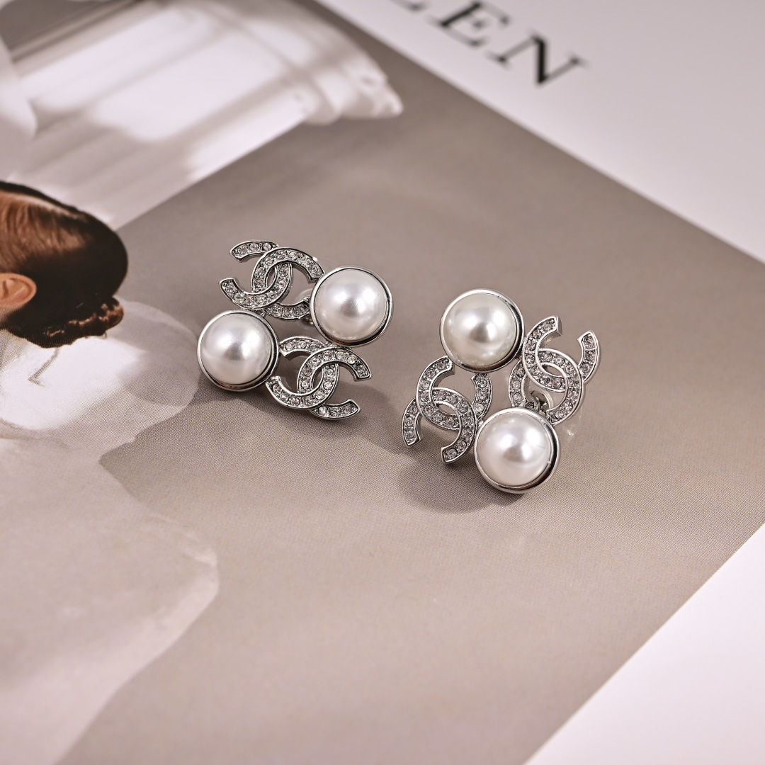  👌专柜🆕打版 小香 CHANEL 耳环😍优雅大方精工设计   雕刻 非常修饰脸型    青春活力   