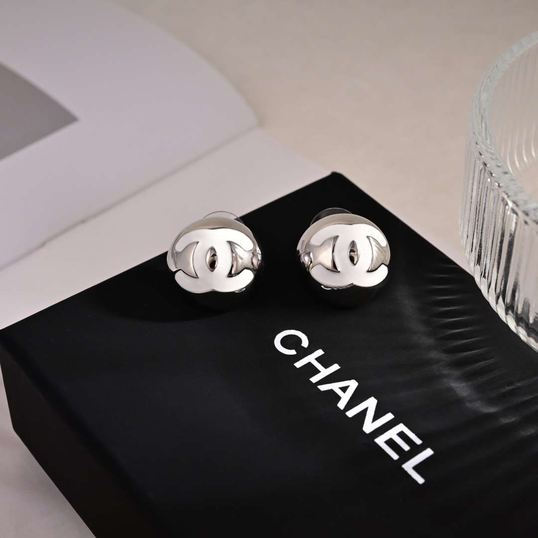  👌专柜🆕打版 小香 CHANEL 耳环😍优雅大方精工设计   雕刻 非常修饰脸型    青春活力   