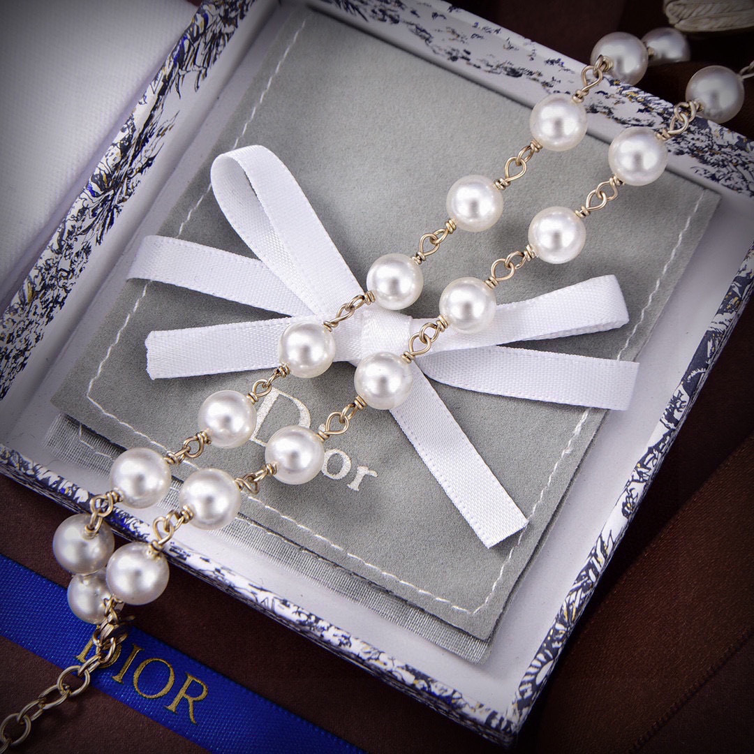 ❤️迪奥 新款👼一线大牌都爱的Dior·迪奥 新品字母CD蝴蝶项链 金属质感逆袭版字母潮范儿抢风头  完