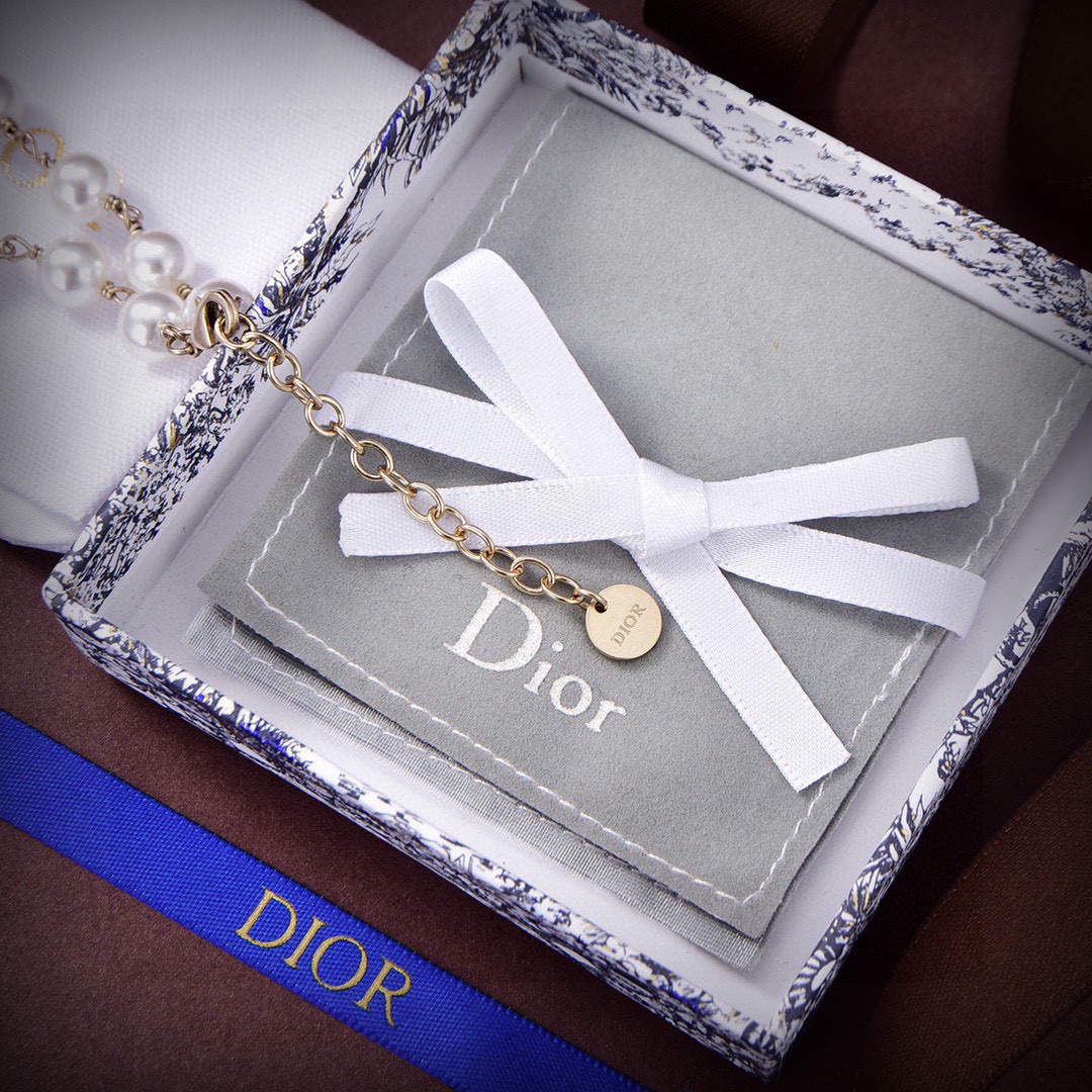 ❤️迪奥 新款👼一线大牌都爱的Dior·迪奥 新品字母CD蝴蝶项链 金属质感逆袭版字母潮范儿抢风头  完