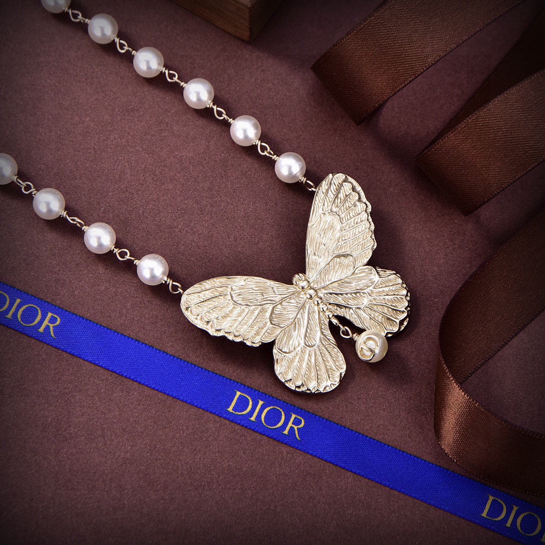❤️迪奥 新款👼一线大牌都爱的Dior·迪奥 新品字母CD蝴蝶项链 金属质感逆袭版字母潮范儿抢风头  完