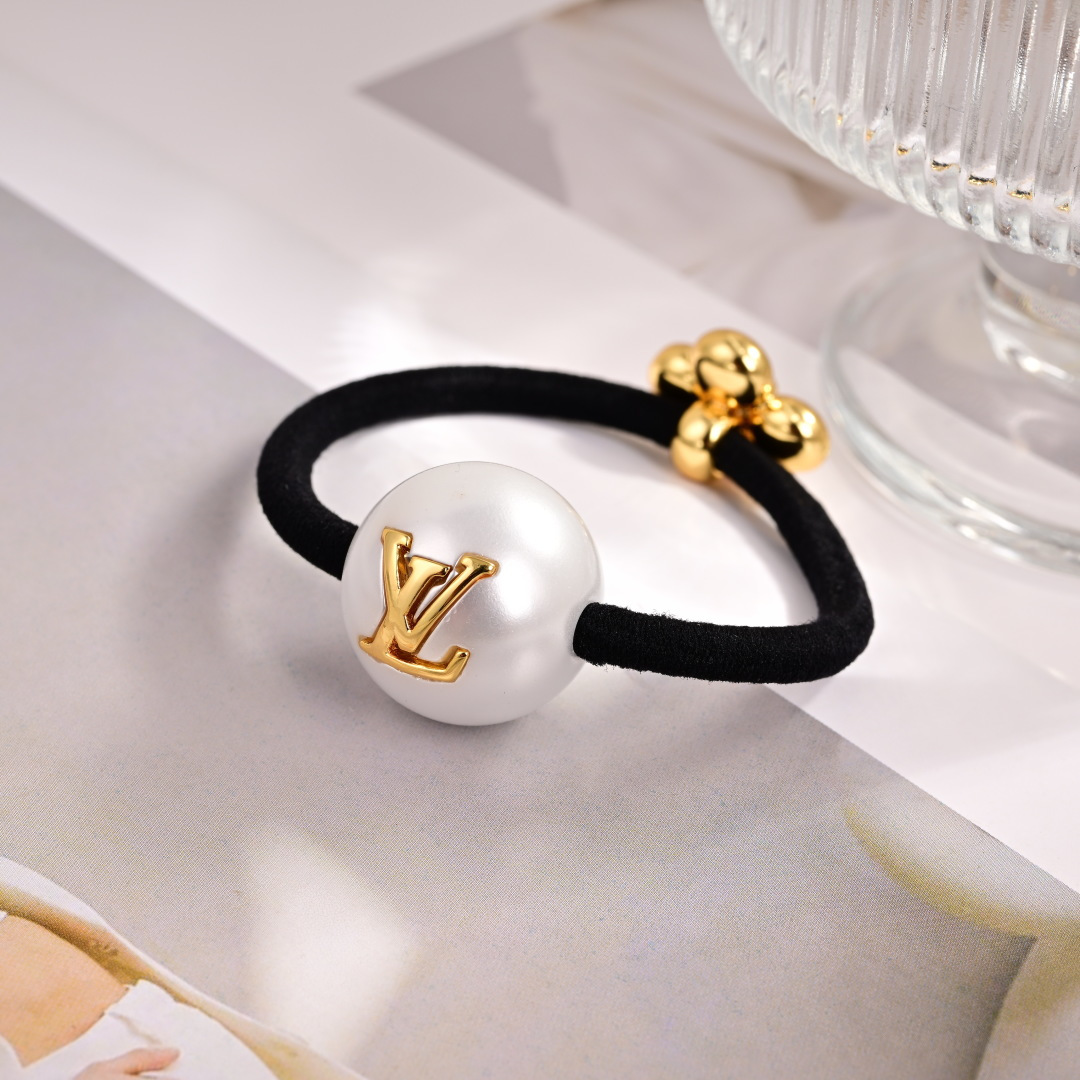 👌路易威登珍珠发绳🍉❤️优雅大方精工设计   雕刻 非常修饰发型    青春活力    一眼就被这款吸引