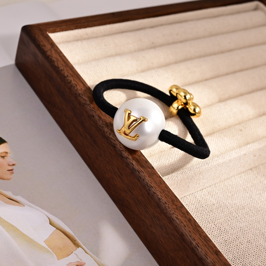 👌路易威登珍珠发绳🍉❤️优雅大方精工设计   雕刻 非常修饰发型    青春活力    一眼就被这款吸引